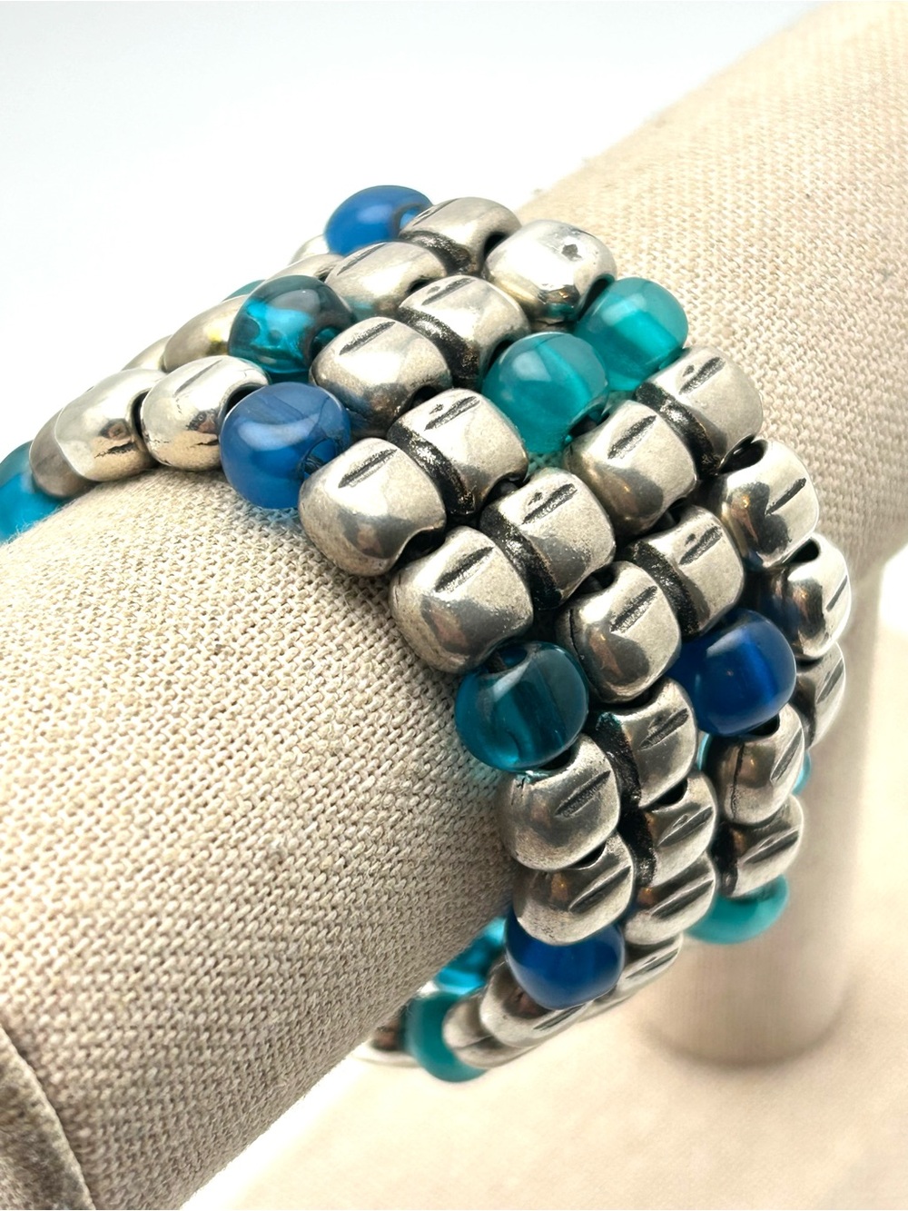 UNO de 50 Siler and Blue Beaded Bracelet